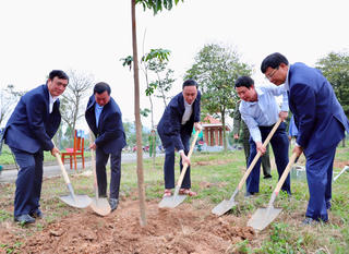 Phát động 'Tết trồng cây đời đời nhớ ơn Bác Hồ' tại Đền Hùng