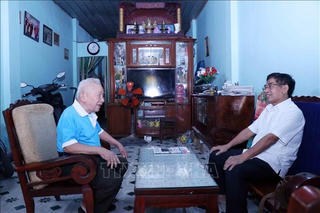 Ngày Xuân kể chuyện những người 'ăn cơm nhà lo việc mặt trận'