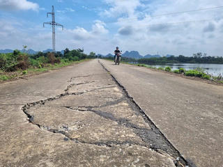 Đê Năm Căn xuống cấp, người dân lo lắng