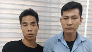 2 thanh niên dùng kìm phá khóa, lấy đi nhiều tài sản trong siêu thị