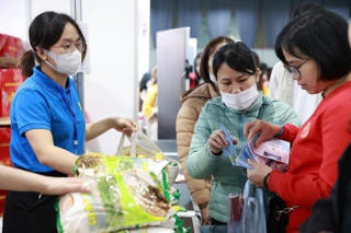 Dự kiến 30.000 đoàn viên, người lao động được Công đoàn Hà Nội hỗ trợ dịp Tết