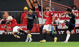 Man Utd thất bại cay đắng trên sân nhà