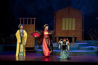 Vui buồn sau một Liên hoan