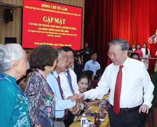Tổng Bí thư Tô Lâm gặp mặt cán bộ lão thành, người có công và gia đình chính sách tiêu biểu