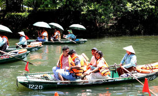 Hơn 800 khách Ấn Độ đến Tràng An