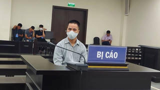 Tên cướp khống chế bảo vệ siêu thị Điện máy Xanh