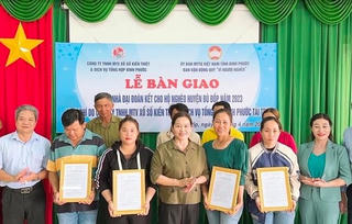 Bình Phước: 63 hộ nghèo nhận nhà Đại đoàn kết