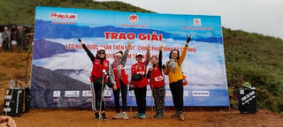 Giải leo núi 'Bước chân trên mây' thu hút hàng trăm Nhà báo, phóng viên tham gia