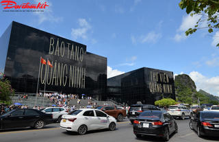 [ẢNH] Bảo tàng Quảng Ninh chật kín khách du lịch 