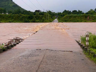 Quảng Trị: Nhiều ngầm tràn ngập 0,5 - 1 m vì mưa lớn