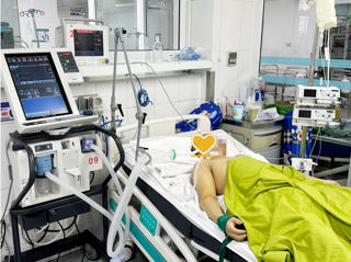 Cảnh báo nguy cơ sốc nhiệt sau 2 tiếng chạy xe máy giữa trưa