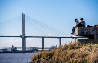 Ngược chiều ký ức: Một năm xuôi theo dòng sông Thames