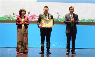 Trao Giải thưởng 'Tỏa sáng Blouse trắng' cho 39 y, bác sỹ