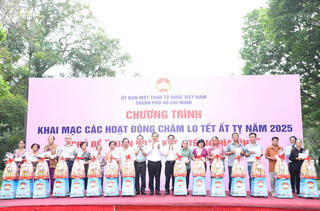 TP.HCM: Trao hơn 200.000 suất quà Tết, trị giá trên 110 tỷ đồng cho người dân