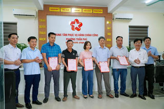 Địa phương đầu tiên ở Hà Tĩnh cấp sổ đỏ cho người dân sau sắp xếp mô hình chính quyền 2 cấp