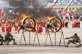 Mãn nhãn màn biểu diễn của các chiến sĩ Quân đội nhân dân Việt Nam