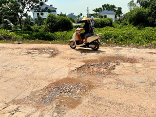 Quảng Ninh: Mượn đường thi công, chậm hoàn trả khiến dân khốn khổ