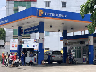 Giá xăng trong nước đồng loạt giảm