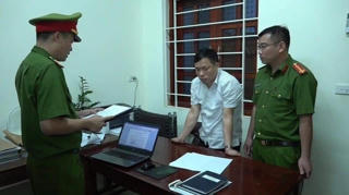 Khởi tố, bắt Phó Chủ tịch UBND huyện Quỳ Hợp