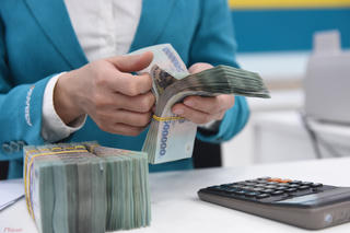 Lãi suất điều hành tiếp tục hạ nhiệt