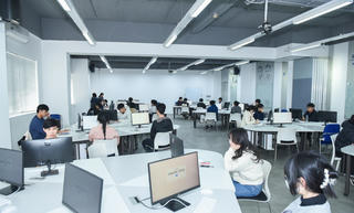 Tuyển sinh đại học 2025: Khoảng 40 trường xét điểm thi TSA của Đại học Bách khoa Hà Nội