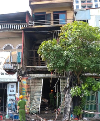 Bắc Ninh: Cháy cửa hàng tạp hóa, hai bố con tử vong thương tâm