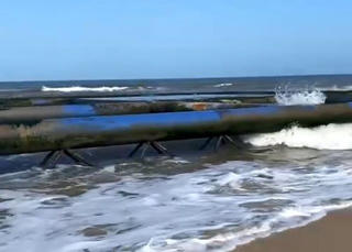 Phát hiện vật thể 'lạ' trôi dạt vào bờ biển Thừa Thiên - Huế