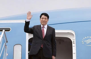 Chủ tịch nước Lương Cường lên đường thăm cấp Nhà nước đến Lào