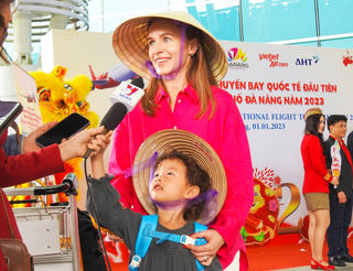 Đón 365 khách quốc tế, nội địa đầu tiên đến Đà Nẵng ngày đầu năm mới 2023