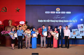 Trao giải cuộc thi viết 'Vòng tay Công đoàn' năm 2022