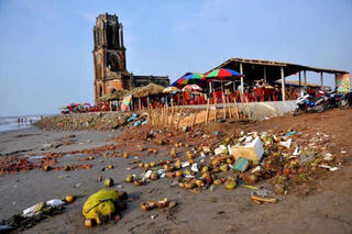 Nam Định: Cảnh báo mất an toàn tại điểm du lịch tự phát nhà thờ đổ