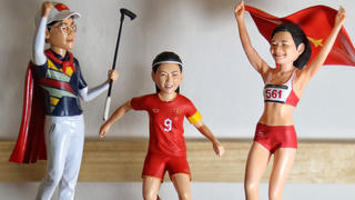 [ẢNH] Chế tác tượng mini tri ân 3 VĐV vô địch SEA Games 32