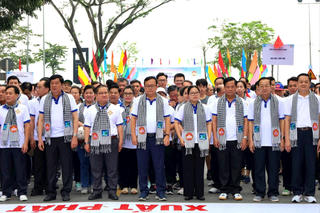 Hơn 5000 người đi bộ đồng hành “Vì người nghèo”