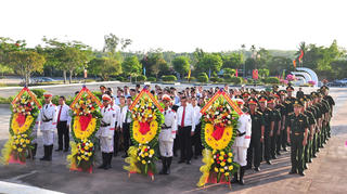 Lãnh đạo tỉnh Quảng Nam viếng hương tri ân các Mẹ Việt Nam Anh hùng, Anh hùng Liệt sĩ