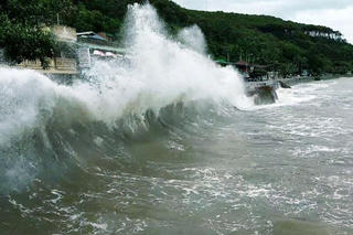 Chủ động ứng phó với gió mạnh, sóng lớn trên biển