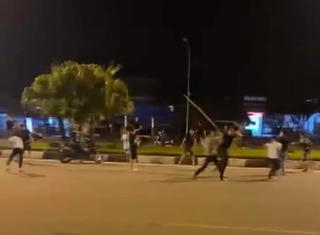 Sau va chạm giao thông, nhóm thanh niên lao vào ẩu đả, 1 người tử vong