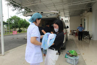 Đỡ đẻ cho sản phụ trên biển