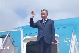 Chủ tịch nước Tô Lâm đến Phnom Penh, bắt đầu thăm cấp Nhà nước tới Campuchia