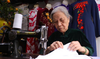 Hạnh phúc bởi được giữ hồn áo Việt