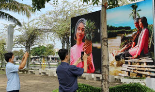 Thấy gì ở 100 bức ảnh áo bà ba xưa và nay?