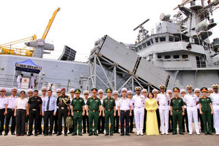 Tàu Hải quân Ấn Độ thăm xã giao TP Đà Nẵng