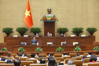 Quốc hội điều chỉnh chương trình, thông qua Nghị quyết sửa đổi, bổ sung một số điều của Hiến pháp vào ngày 16/6