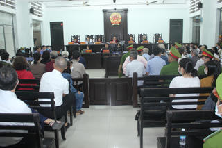 Hai cựu Chủ tịch Tỉnh và một số cán bộ cao cấp Khánh Hòa lại tiếp tục hầu Tòa