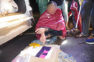 Bắt giữ đối tượng vận chuyển khoảng 12.000 viên ma túy di chuyển trên QL 9