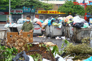 Hà Nội: Xe rác lấn chiếm lòng đường gây mất ATGT, ô nhiễm môi trường