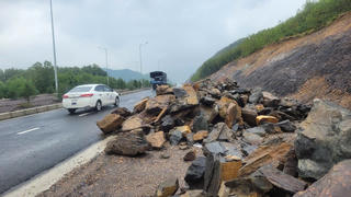 Đà Nẵng: Nguy hiểm do đất, đá sạt lở trên tuyến đường vành đai phía Tây