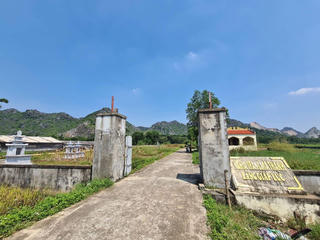 Phân lô, bán đất nghĩa trang trái phép 