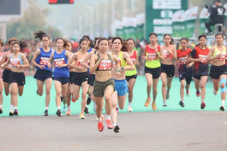 'Cô gái vàng' Nguyễn Thị Oanh vô địch giải marathon quốc gia lần thứ 64
