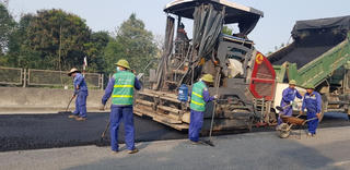 Gấp rút xử lý hư hỏng tuyến QL1A đoạn Nam cầu Bến Thuỷ - tuyến tránh TP Hà Tĩnh