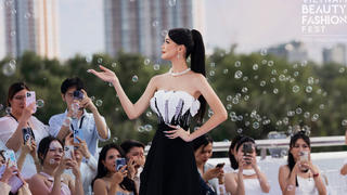 Hoa hậu Bảo Ngọc, Lương Thùy Linh trình diễn thời trang